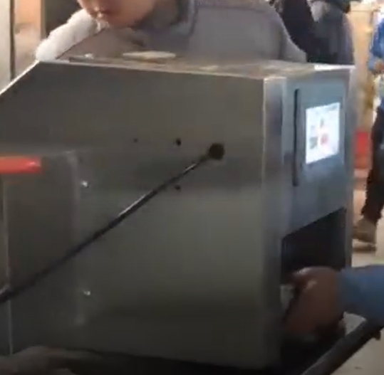 上超智能打菜機(jī)，精準(zhǔn)高效省人力